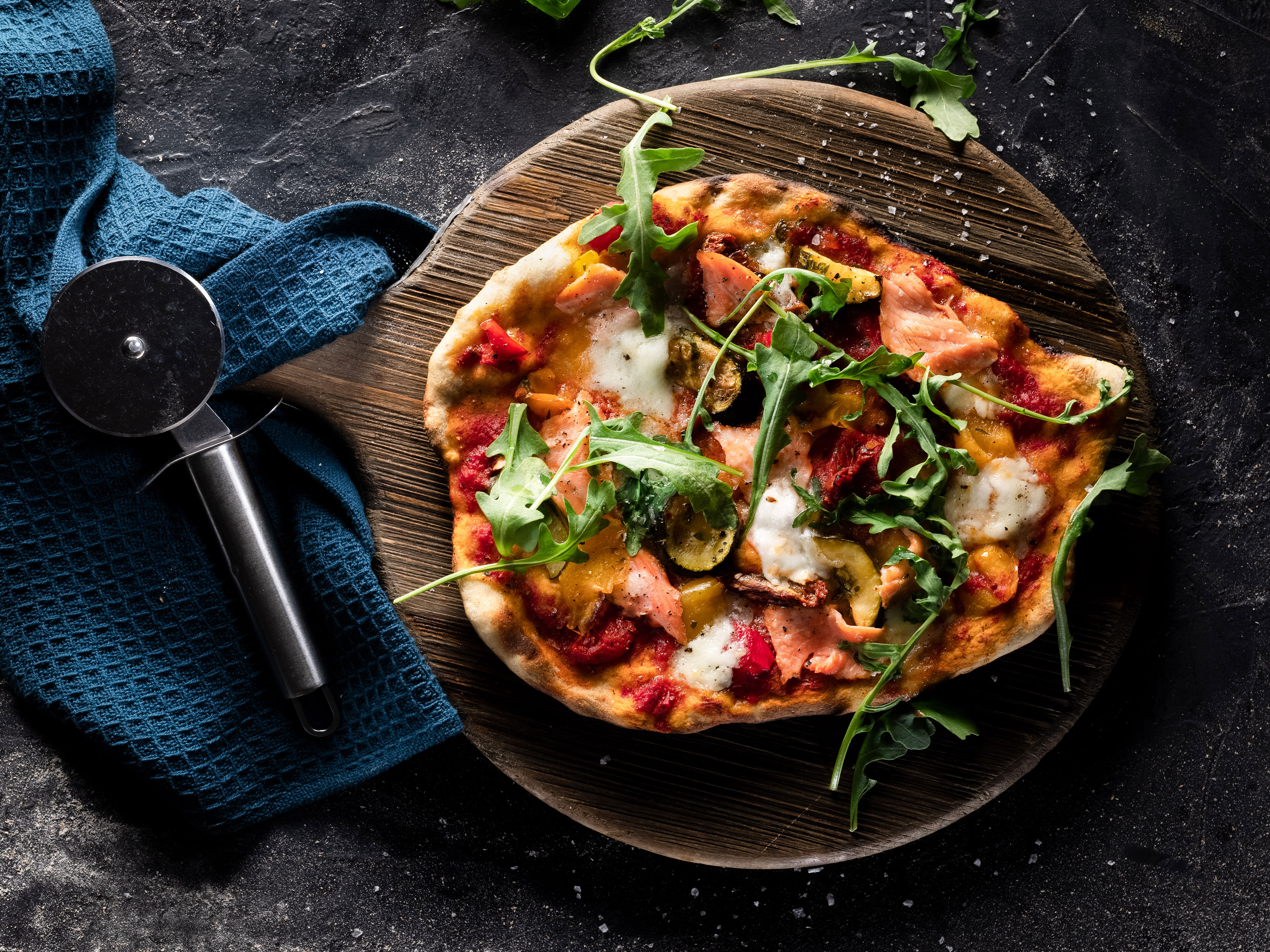 Pizza Räucherlachs-Antipasti