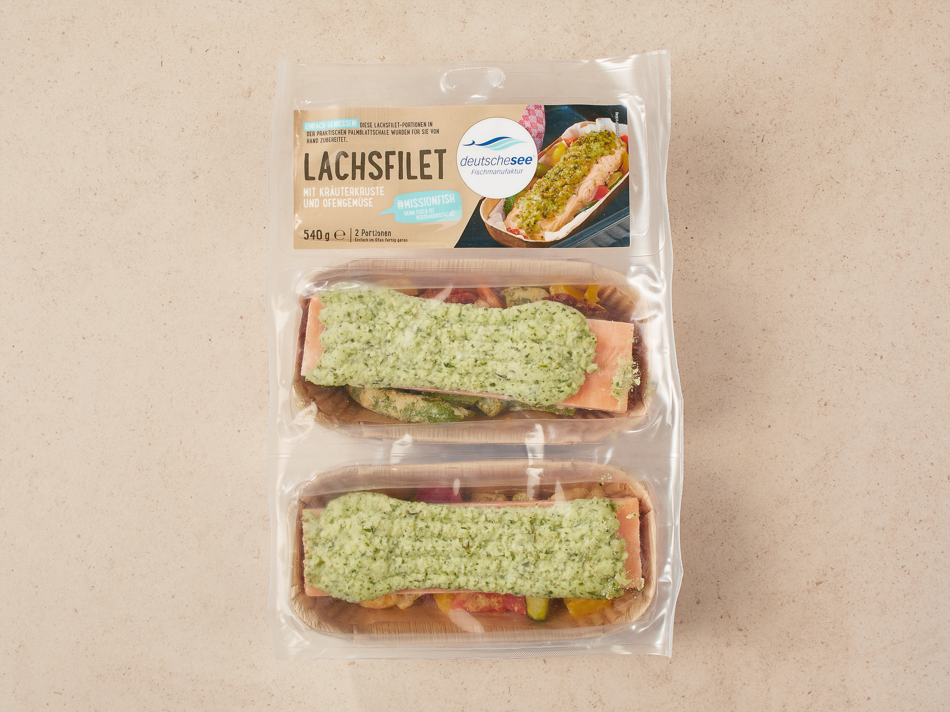 Lachsfilet-Portionen mit Kräuterkruste und Ofengemüse