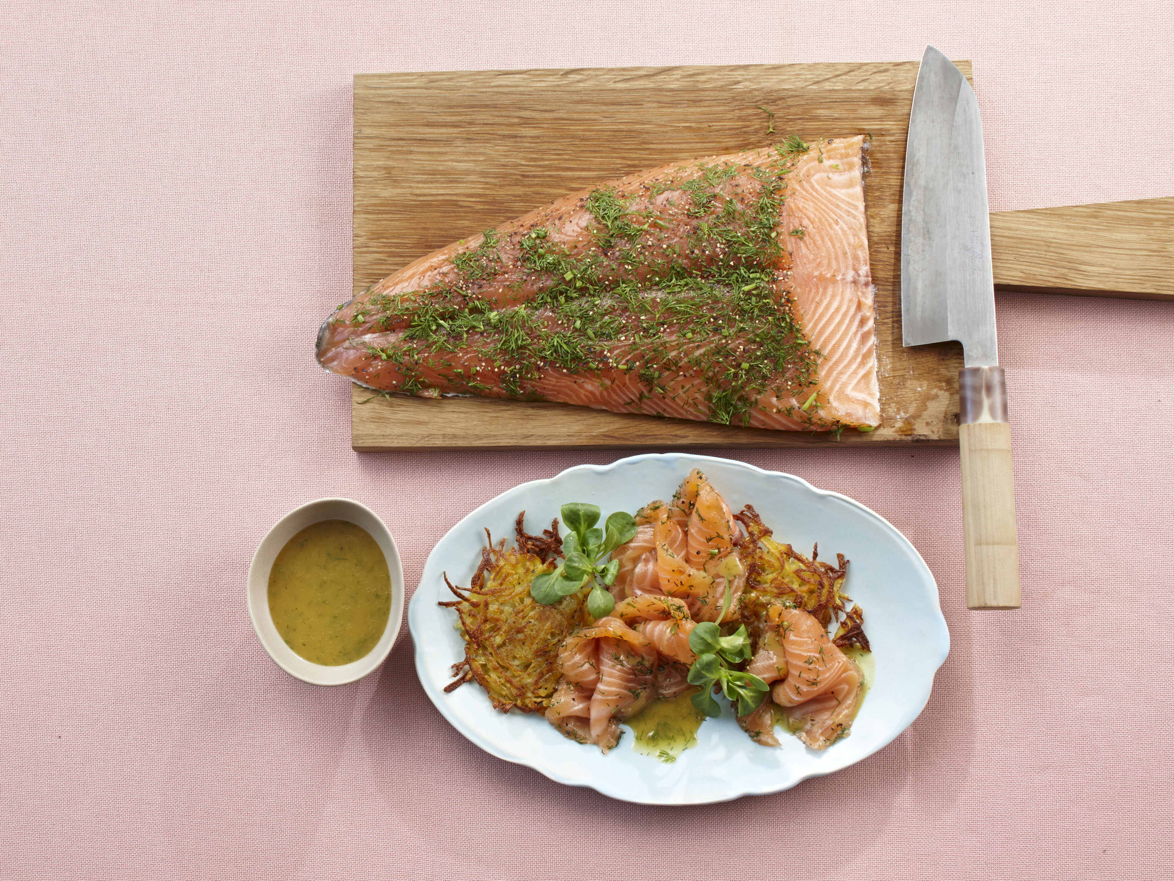 Rezept: Graved Lachs mit Honig-Senf-Sauce Rezept: Graved Lachs mit Honig-Senf-Sauce