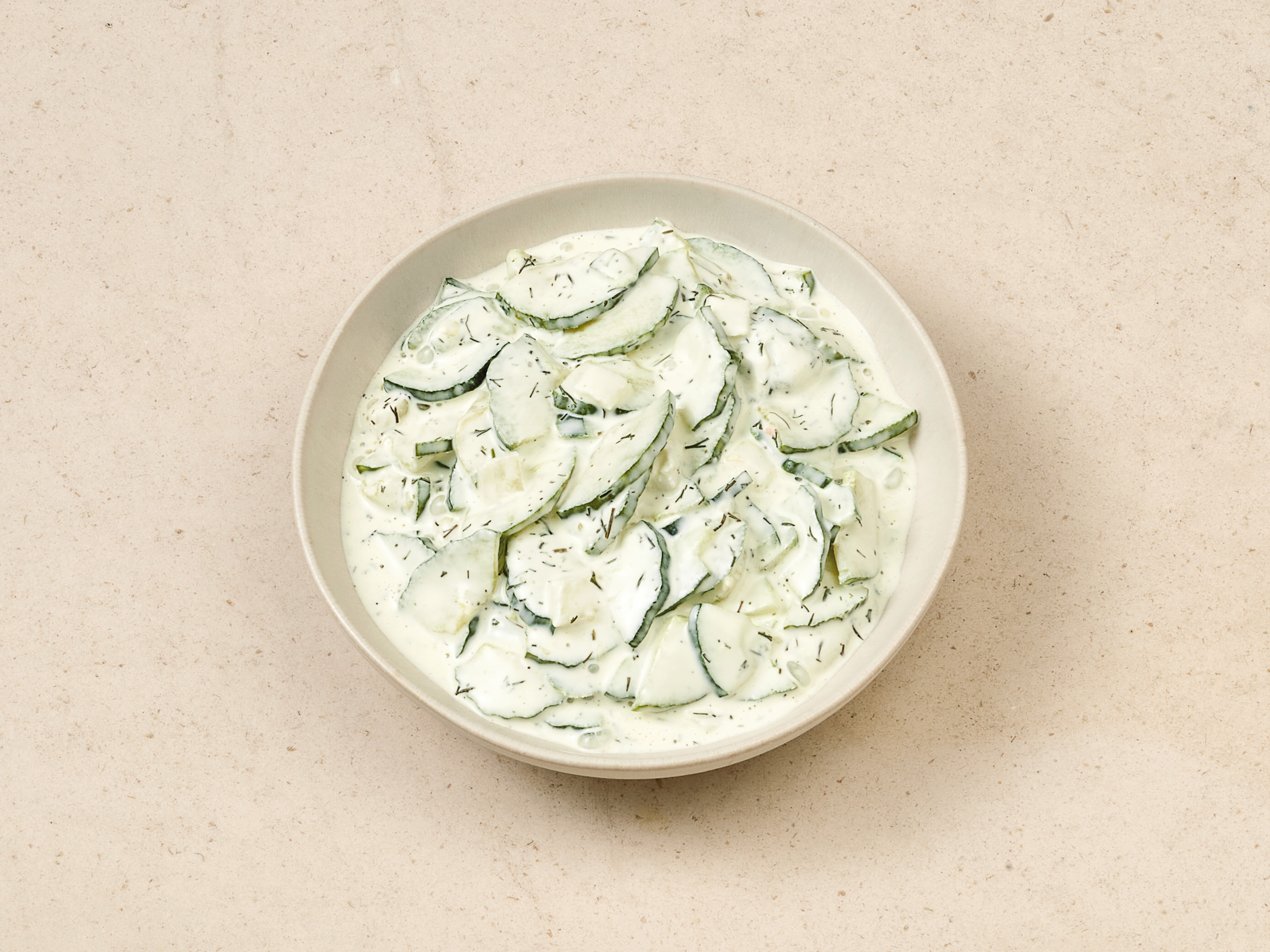 Gurkensalat in Joghurtdressing