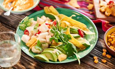 Kabeljau Ceviche mit Avocado und Bananenchips