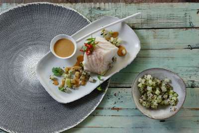 Confierter Skrei mit Sesam-Kohlrabi Confierter Skrei mit Sesam-Kohlrabi