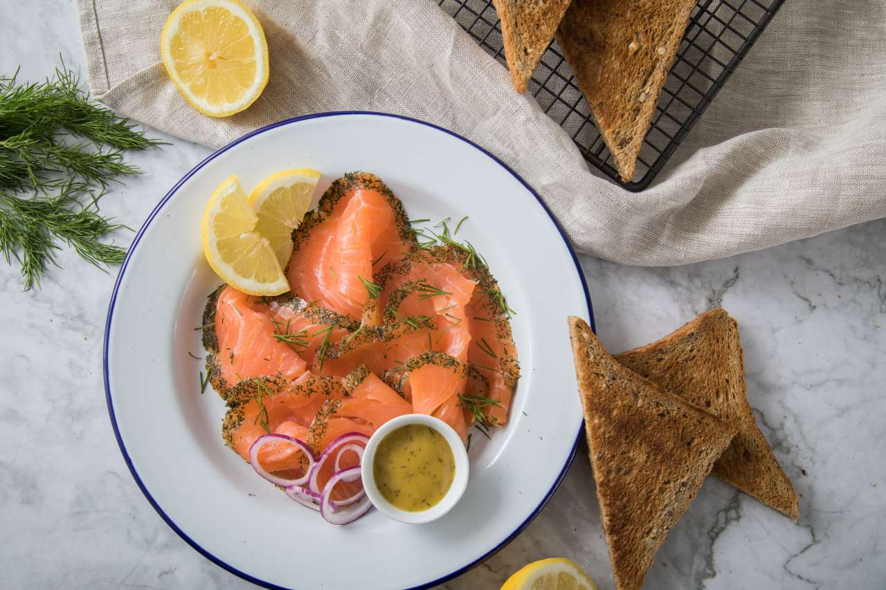 Klassische Honig-Senf-Soße für Graved Lachs