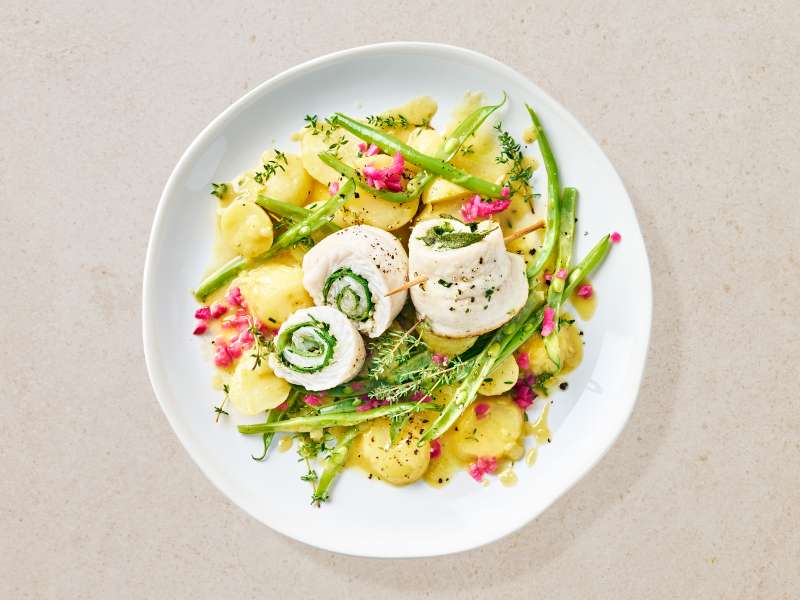 Schollenfilet-Röllchen auf Kartoffel-Bohnensalat Schollenfilet-Röllchen auf Kartoffel-Bohnensalat