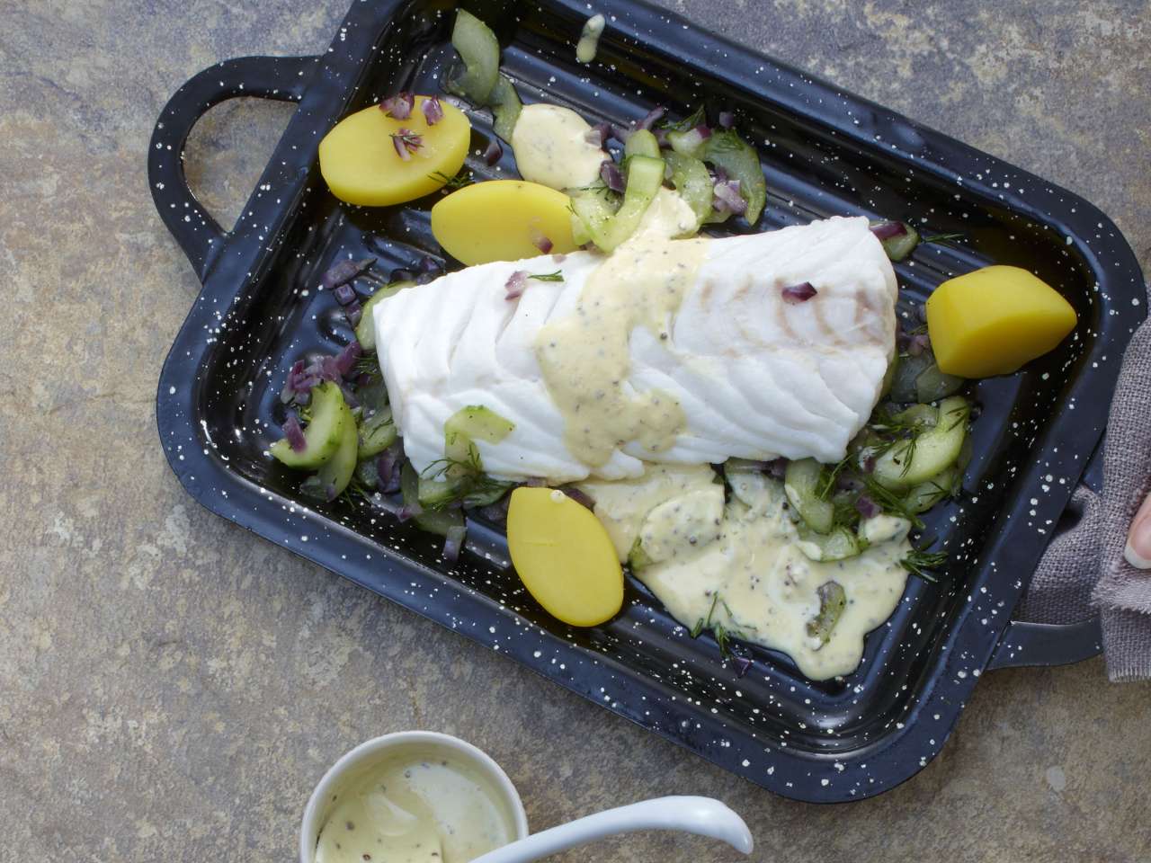 Rezept: Kabeljau auf Senf-Schaum mit Schmorgurke