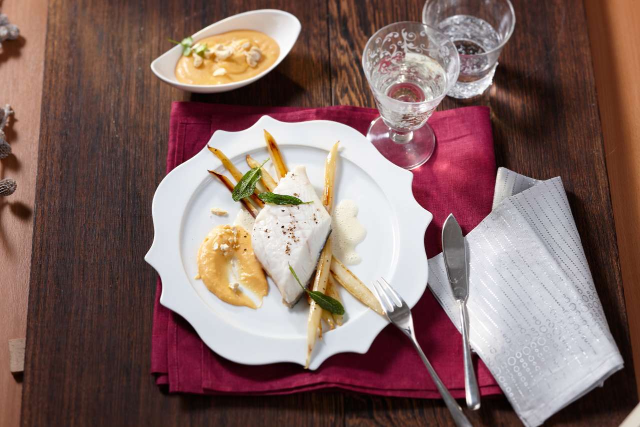 Rezept: Weißer Heilbutt mit Salbei-Schwarzwurzel Rezept: Weißer Heilbutt mit Salbei-Schwarzwurzel
