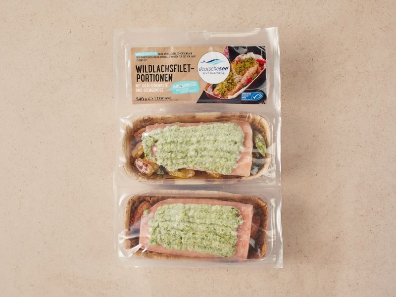 Wildlachs-Filet mit Kräuterkruste und Ofengemüse Wildlachs-Filet mit Kräuterkruste und Ofengemüse