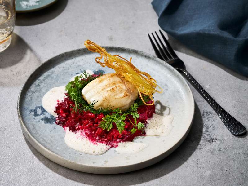Rezept: Seeteufel auf Rote-Bete-Risotto und Meerrettichschaum