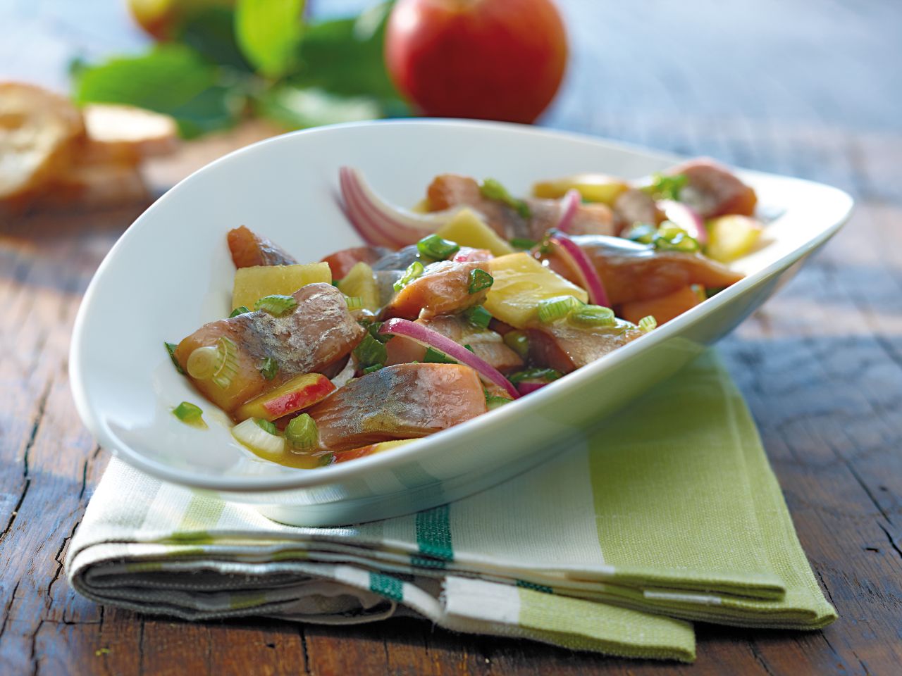 Matjessalat mit Apfelvinaigrette  · 400g
