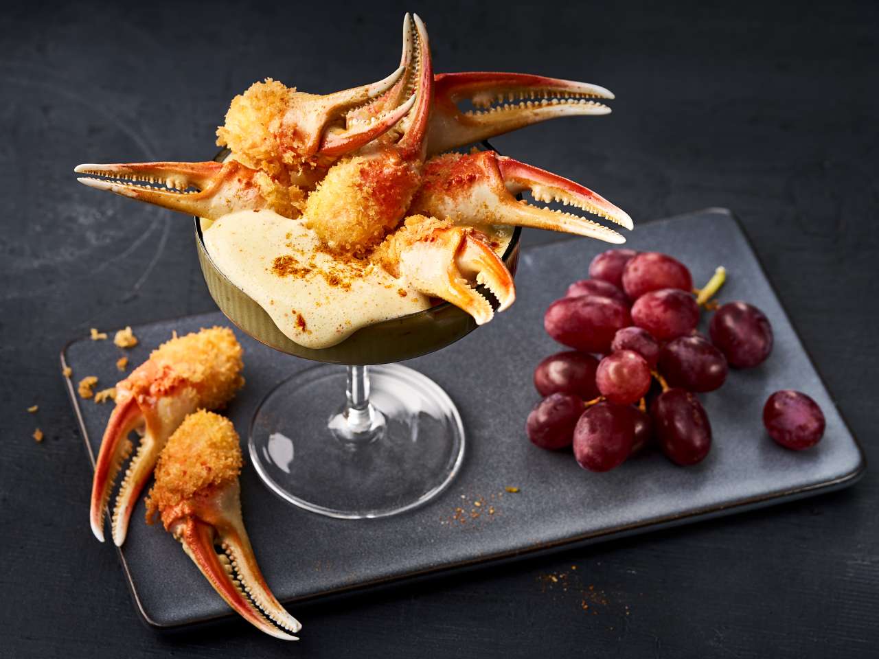 Gebackene Schneekrabbenscheren mit Cajun-Zabaione Gebackene Schneekrabbenscheren mit Cajun-Zabaione