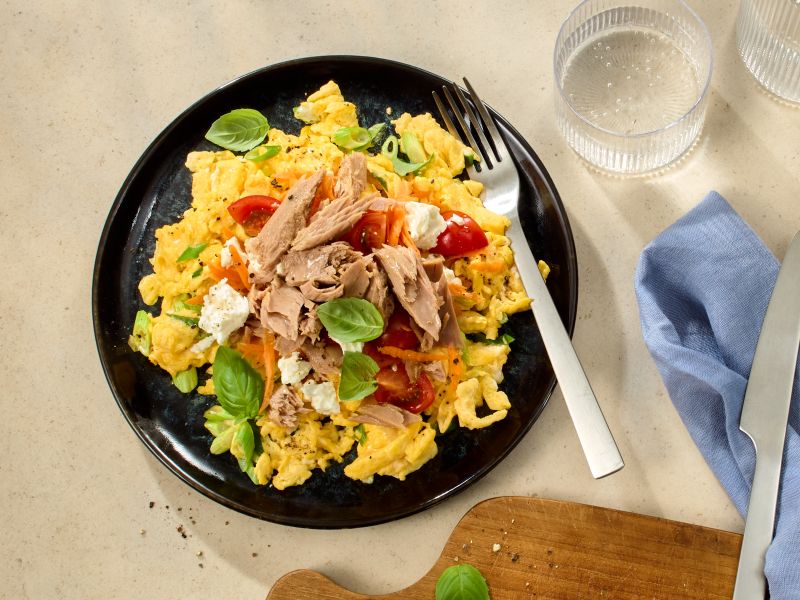 Rührei mit 
Thunfisch und Feta