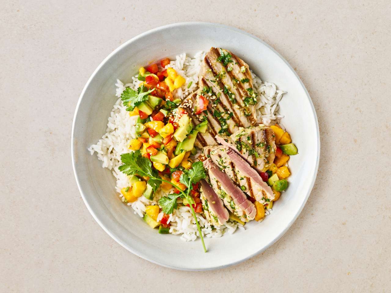 Thunfisch mit Mango-Avocado-Salsa