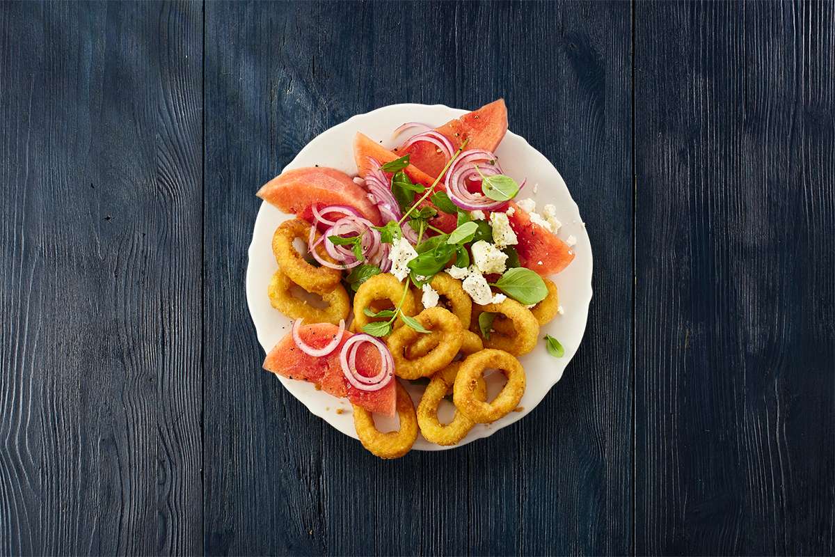 Calamares auf Melonen-Fetasalat 