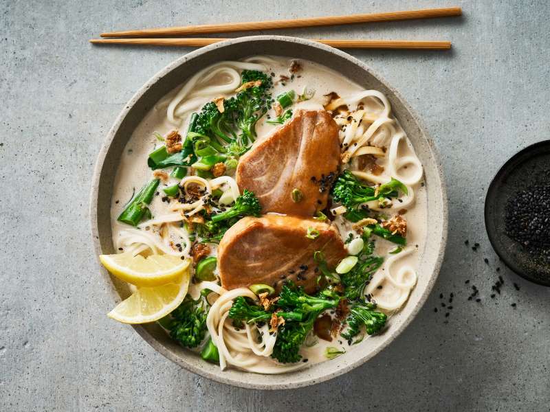 Tahini-Ramen mit Thunfisch
