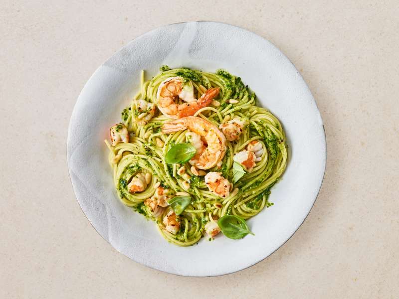 Pasta mit Garnelen und selbstgemachtem Pesto