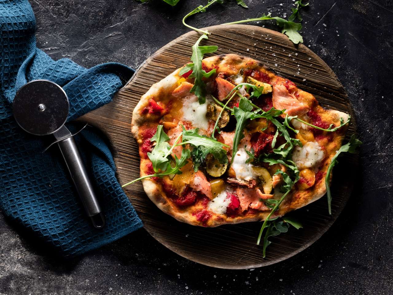 Pizza Räucherlachs-Antipasti