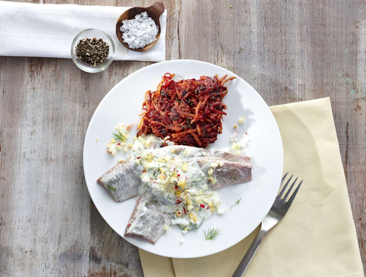 Rezept: Matjes in Dillrahm mit Rote-Bete-Rösti