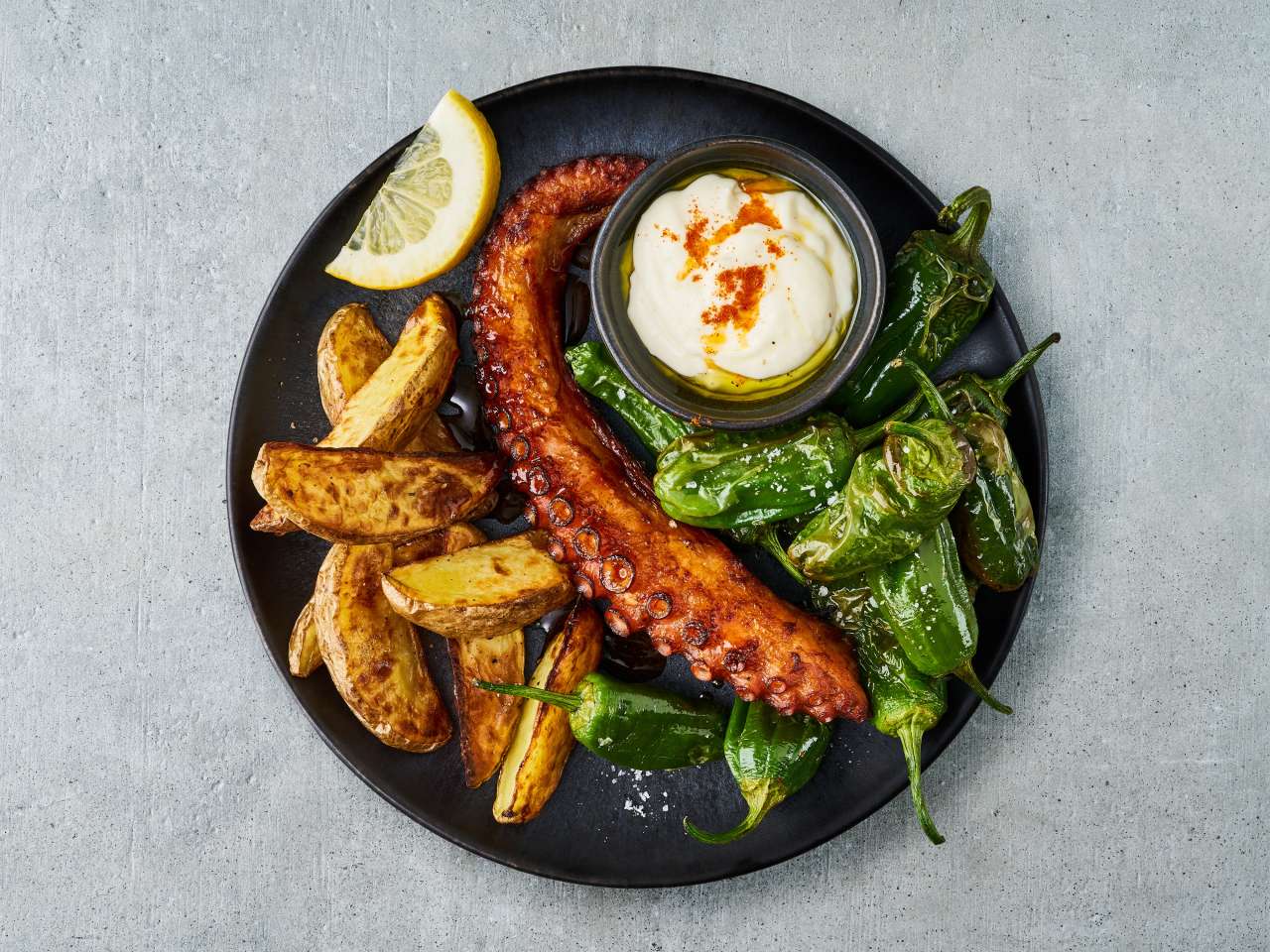 Pulpo mit Pimentos und Wedges aus dem Airfryer