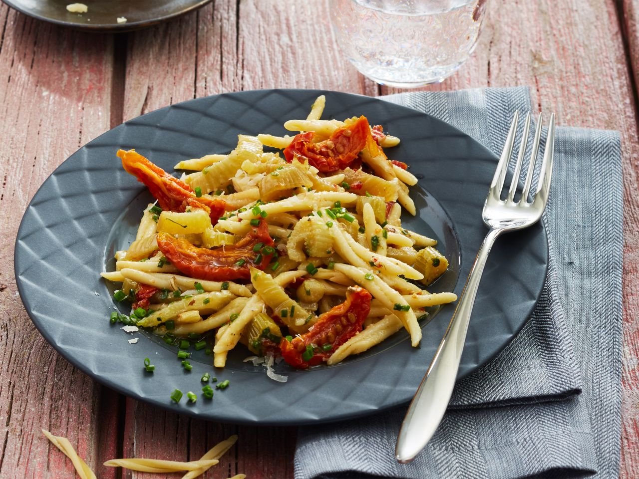 Pastasalat mit gebackenem Fenchel