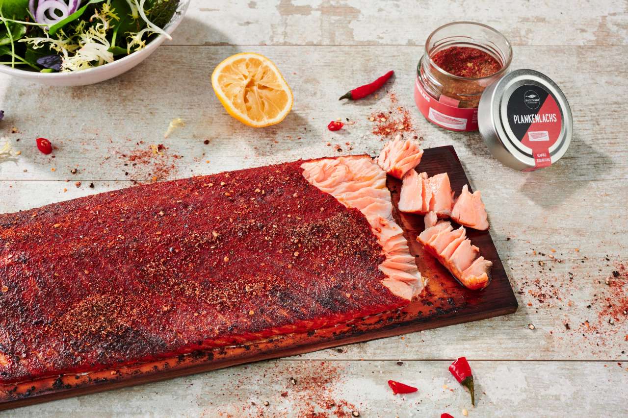 Lachs auf Zedernholz grillen