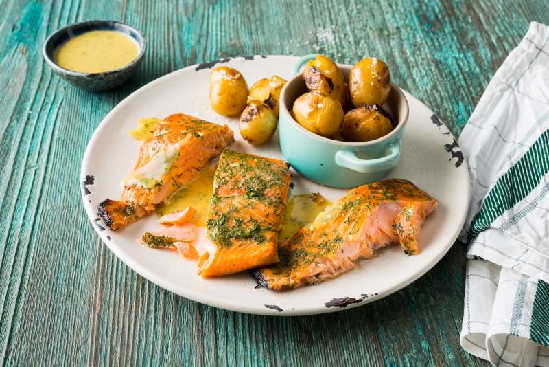 Lachs vom Zedernholzbrett Graved-Style 