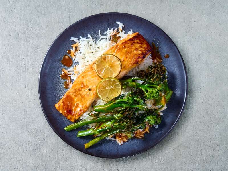 Asia-BBQ-Lachs mit Brokkolini