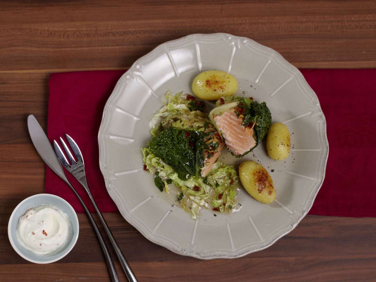 Lachs im Wirsingblatt