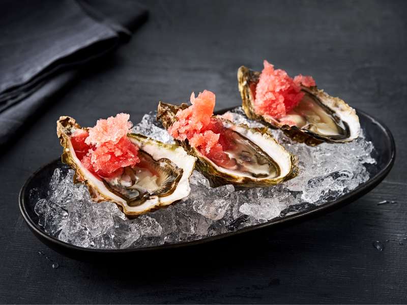 Rezept: Austern mit Lachstatar und Kaviar