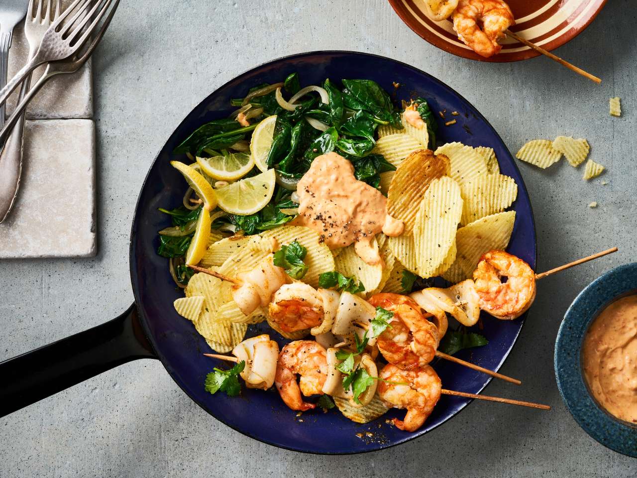 Meeresfrüchte am Spieß mit Paprika-Aioli
