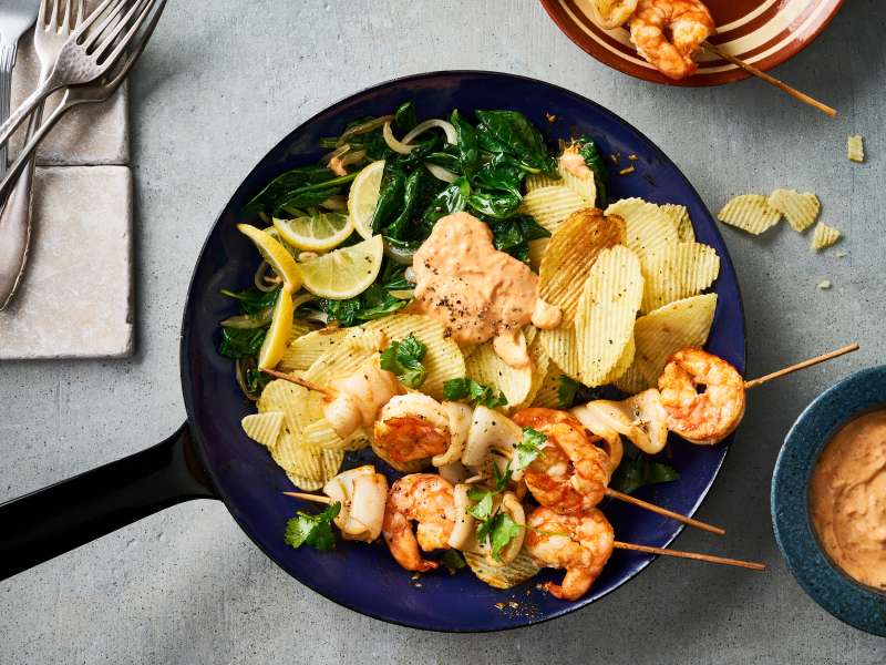 Meeresfrüchte am Spieß mit Paprika-Aioli