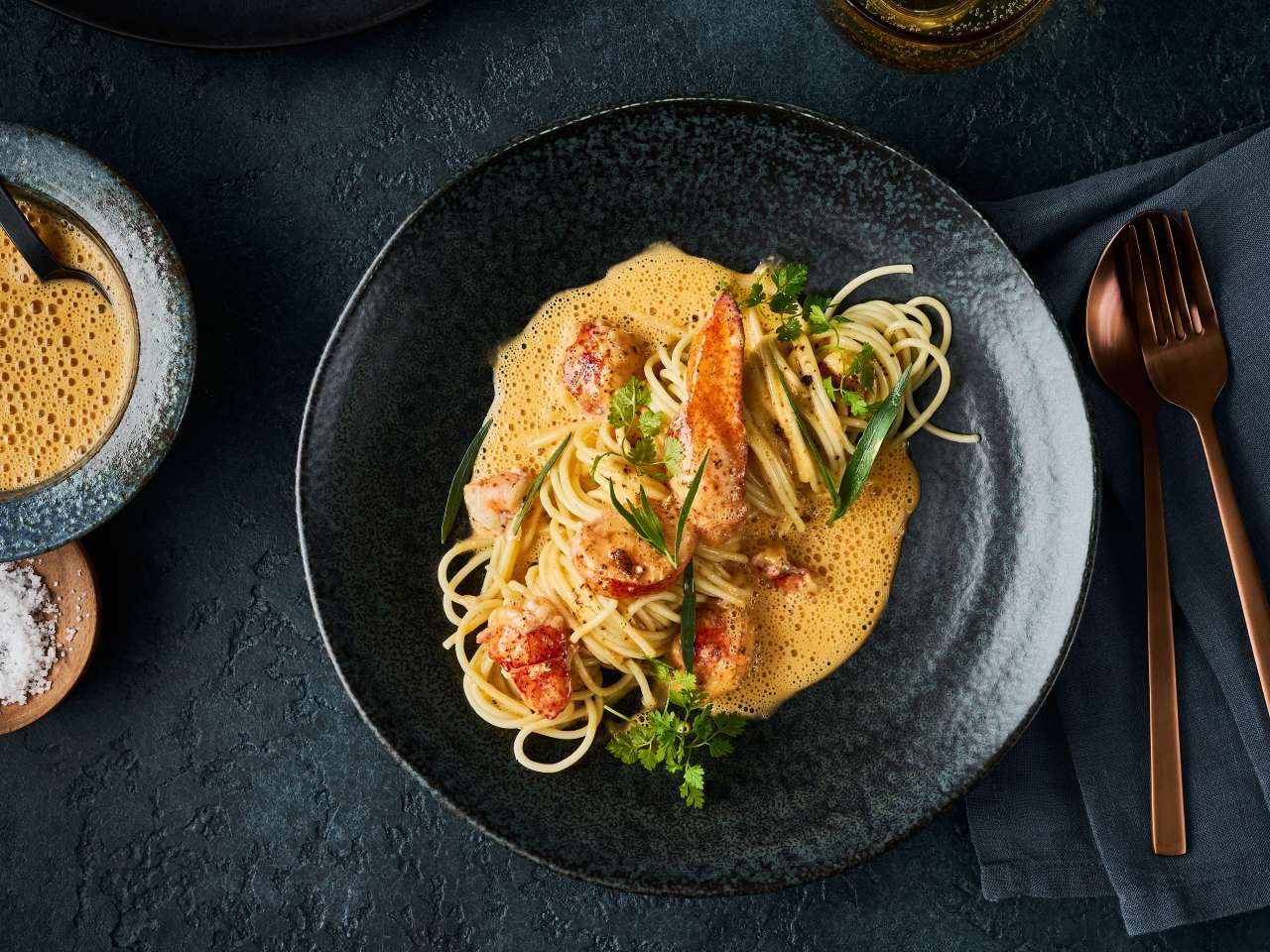 Hummer-Pasta mit Krustentierschaum