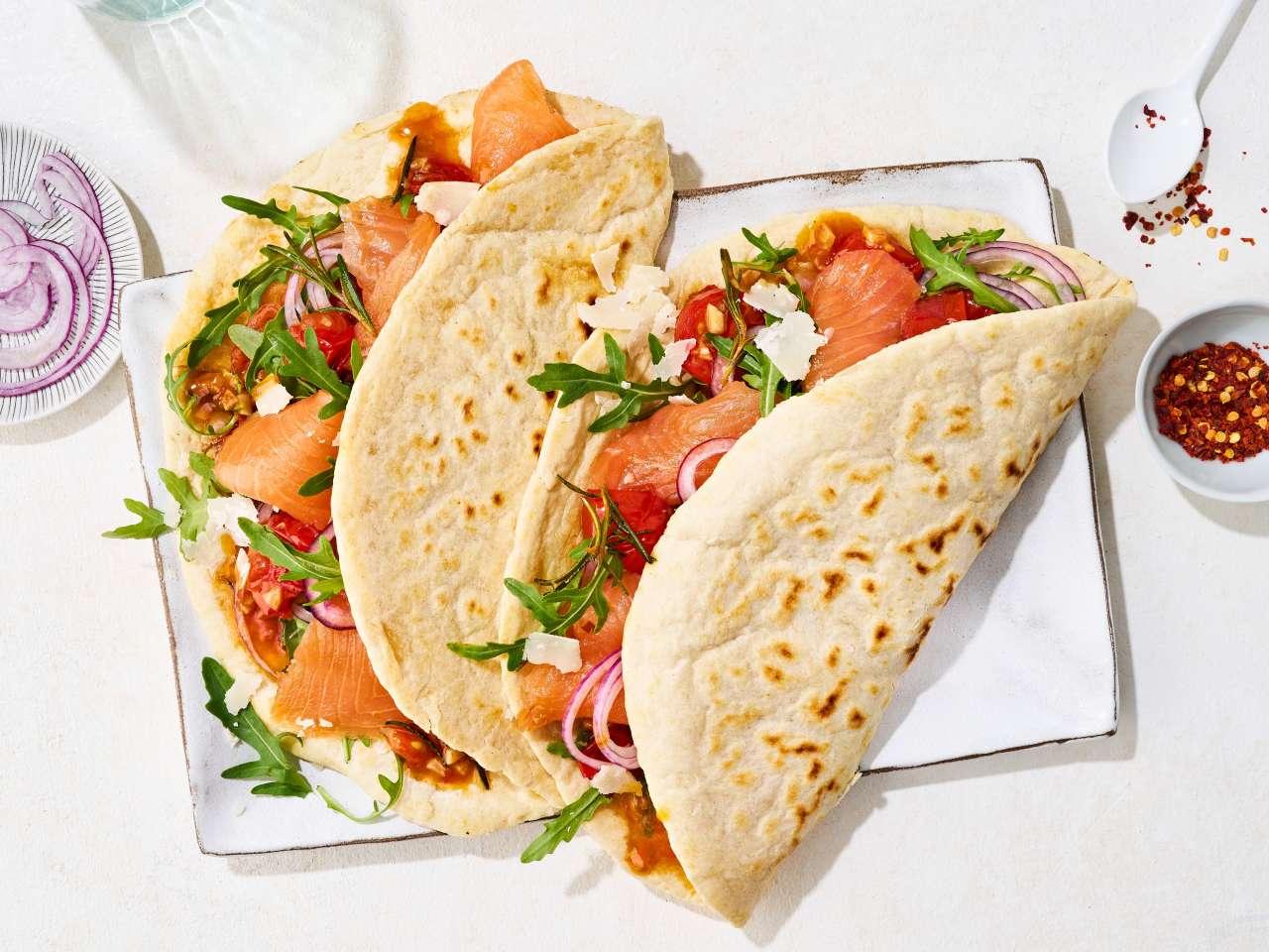Selbstgebackene Piadina mit Räucherlachs