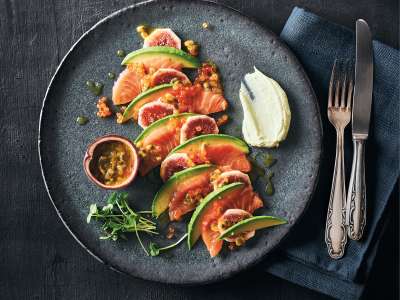 Lachs-Sashimi mit Passionsfrucht-Marinade