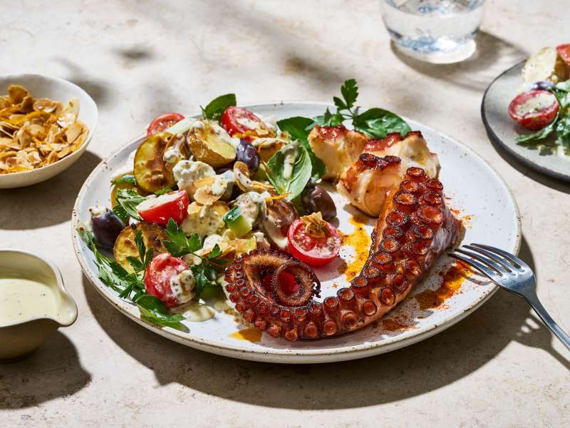 Pulpo mit griechischem Kartoffelsalat Pulpo mit griechischem Kartoffelsalat