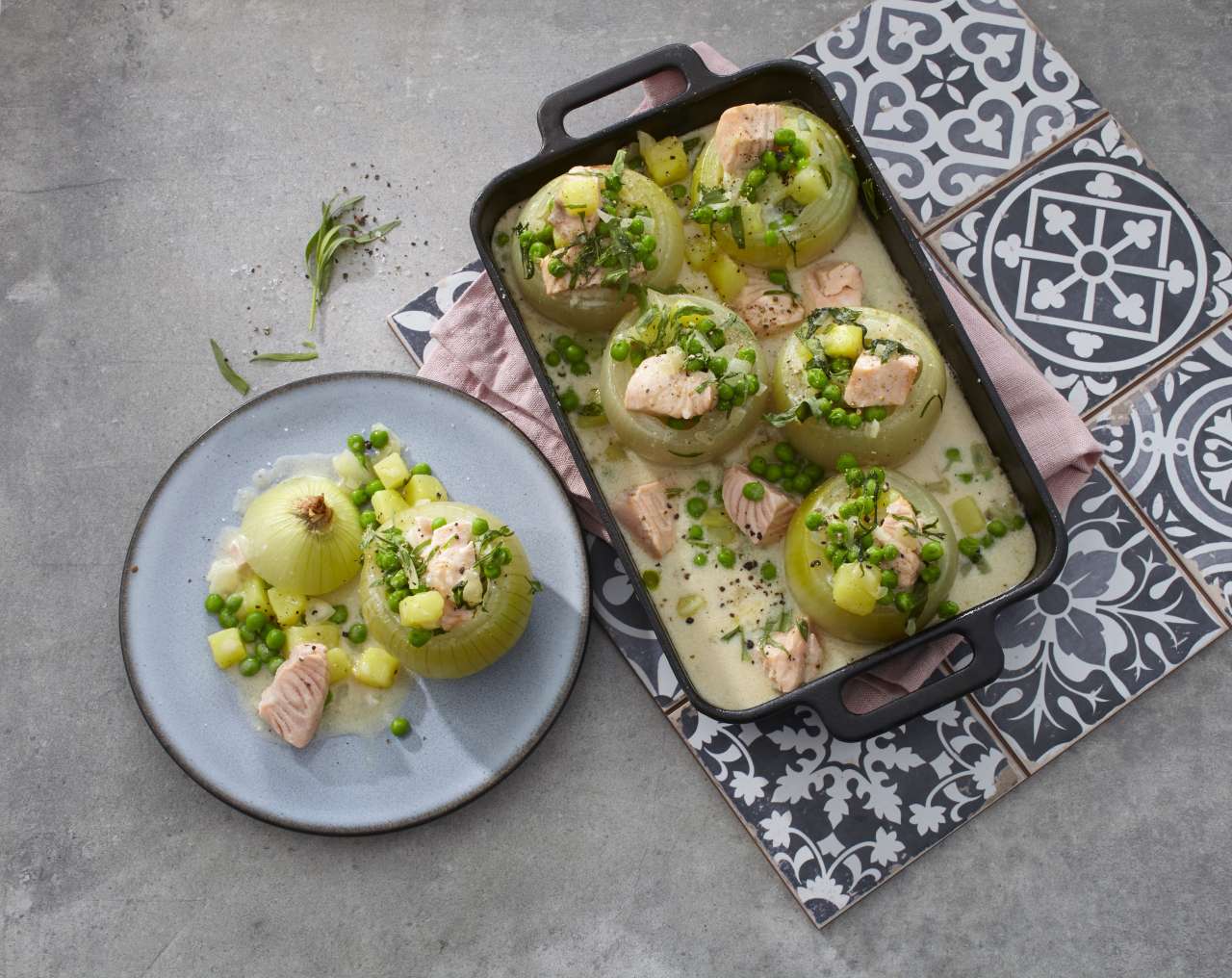 Lachs in Zwiebel geschmort