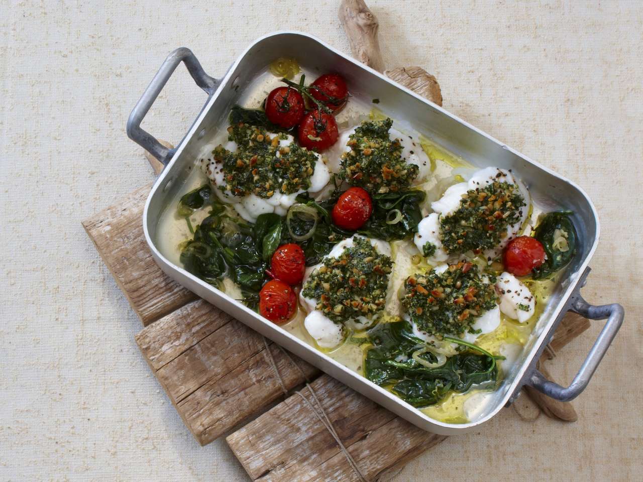 Rezept: Seeteufel in Rucola-Pinienkernkruste Rezept: Seeteufel in Rucola-Pinienkernkruste