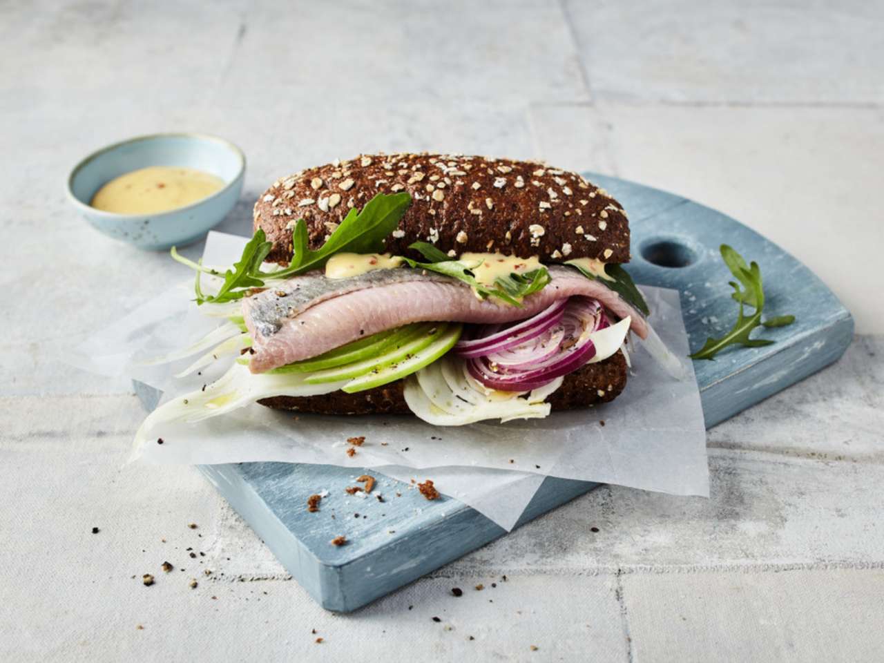 Matjesbrötchen mit Fenchel und grünem Apfel