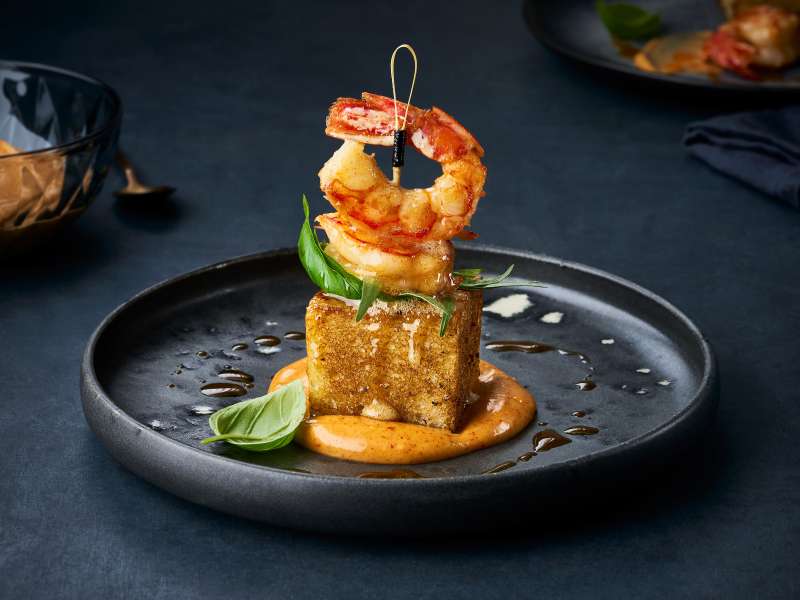 Rotgarnelen mit Paprika-Aioli auf Knoblauch-Croûtons Rotgarnelen mit Paprika-Aioli auf Knoblauch-Croûtons