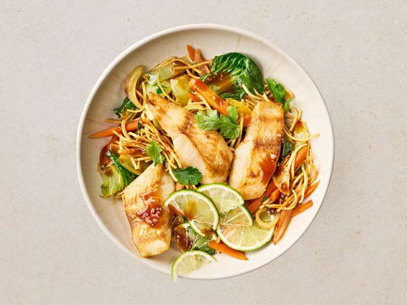 Seehechtfilet auf Wokgemüse Seehechtfilet auf Wokgemüse