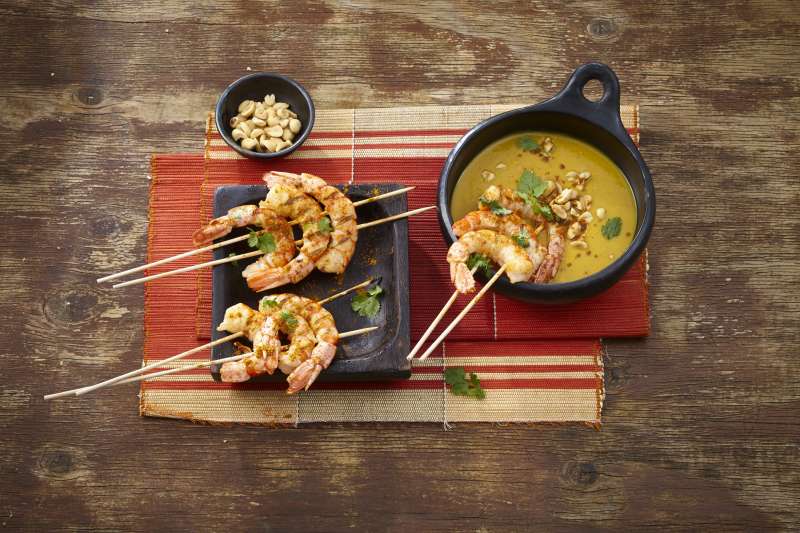 Süßkartoffelsuppe mit Garnelen & Erdnüssen