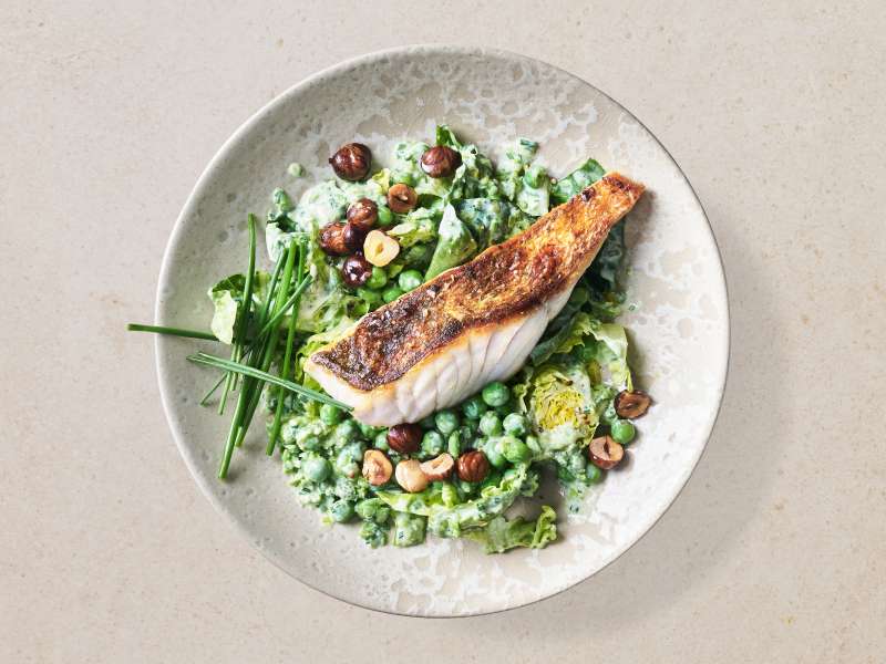 Zanderfilet mit Erbsensalat und Buttermilchdressing