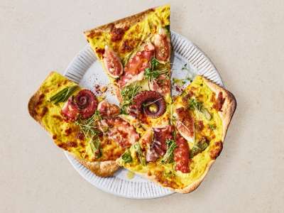 Flammkuchen mit Pulpo und Feige 