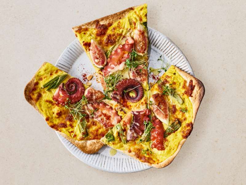 Flammkuchen mit Pulpo und Feige 