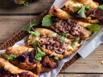 Croissants mit Räucherlachs & Krabben