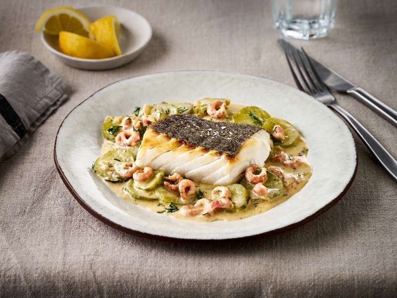 Gebratenes Skreifilet in Krabben-Speckrahmsauce