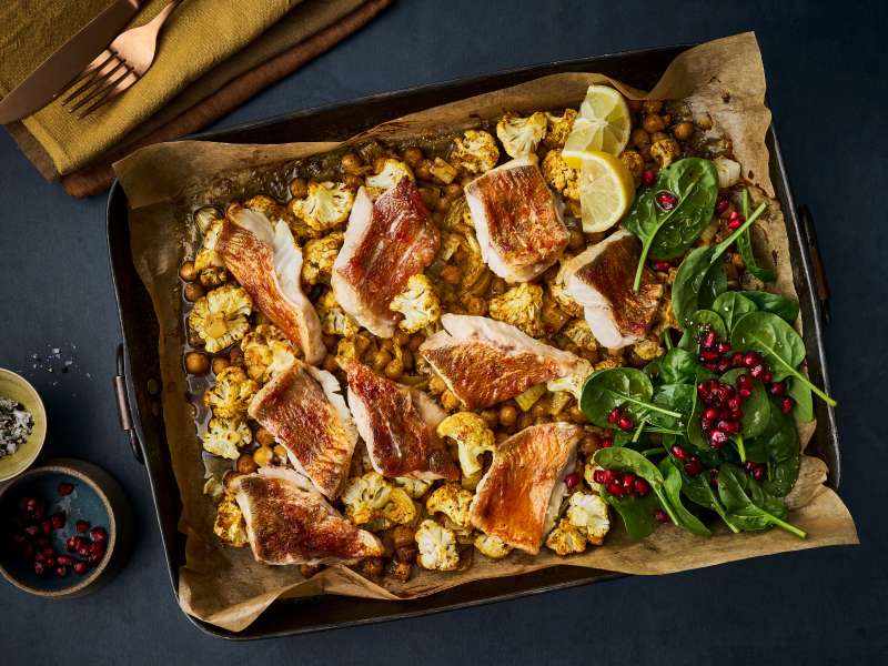 Rotbarsch India Style mit Blumenkohl und Kichererbsen