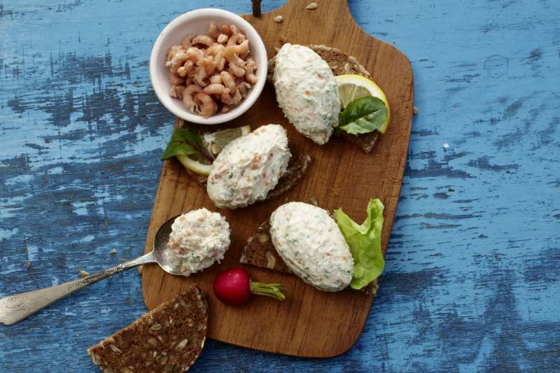 Mousse vom Räucherfisch mit Nussbrot