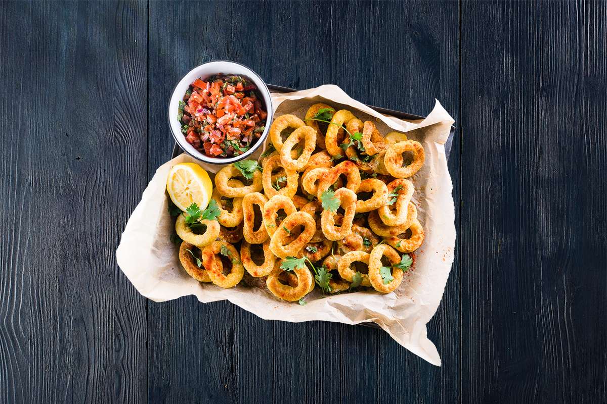 Rezept: Panierte Calamares mit Tomatensalsa  Rezept: Panierte Calamares mit Tomatensalsa