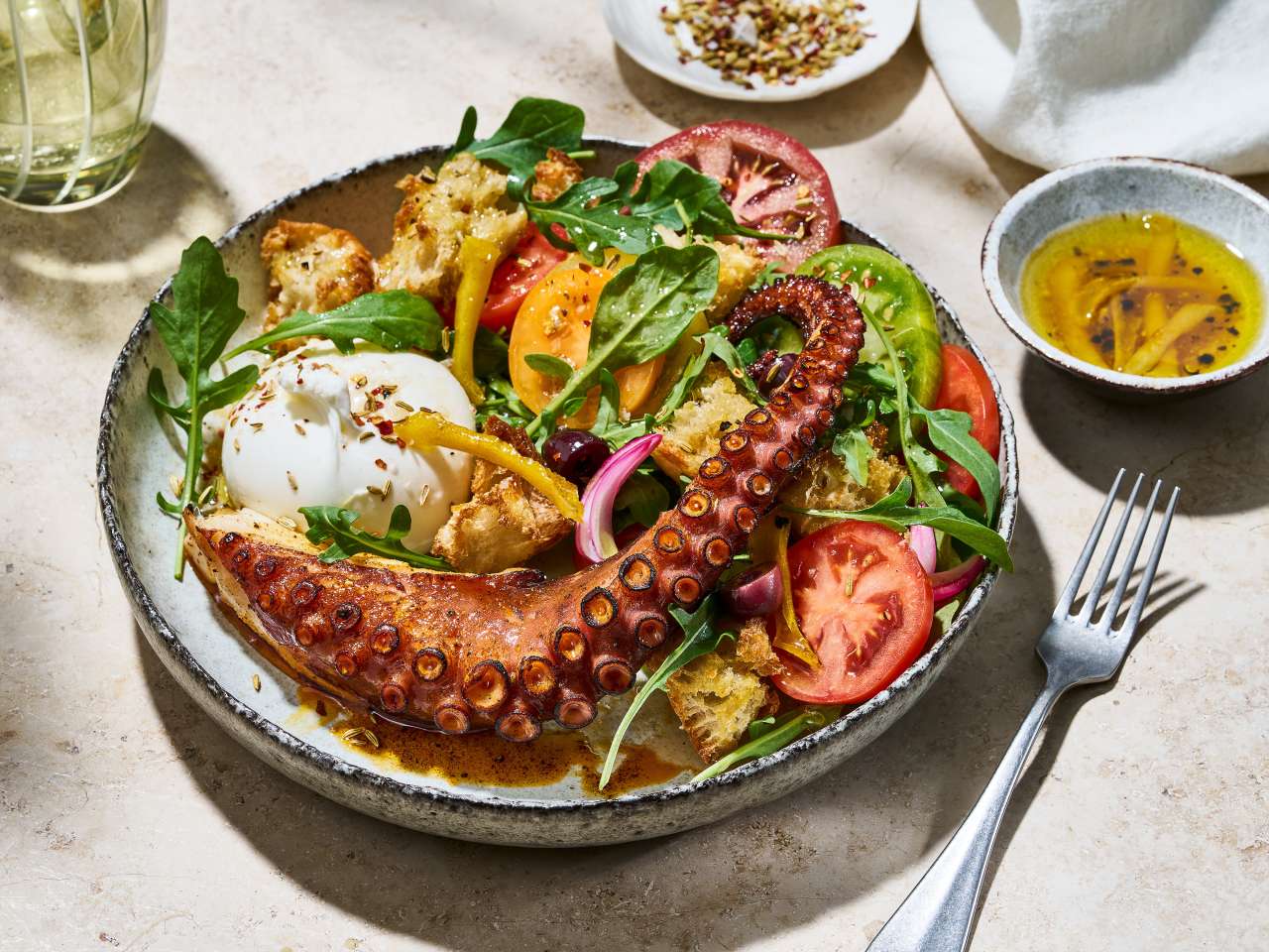Pulpo mit Tomaten-Brotsalat