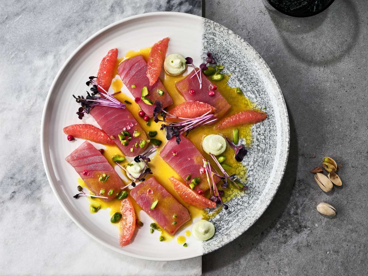 Thunfisch-Crudo mit Grapefruit und Leinöl-Soja-Dressing